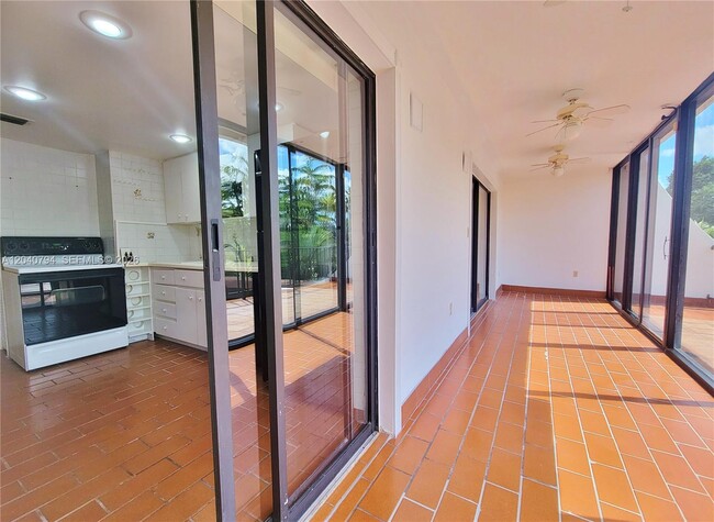 Building Photo - 77 Crandon Blvd