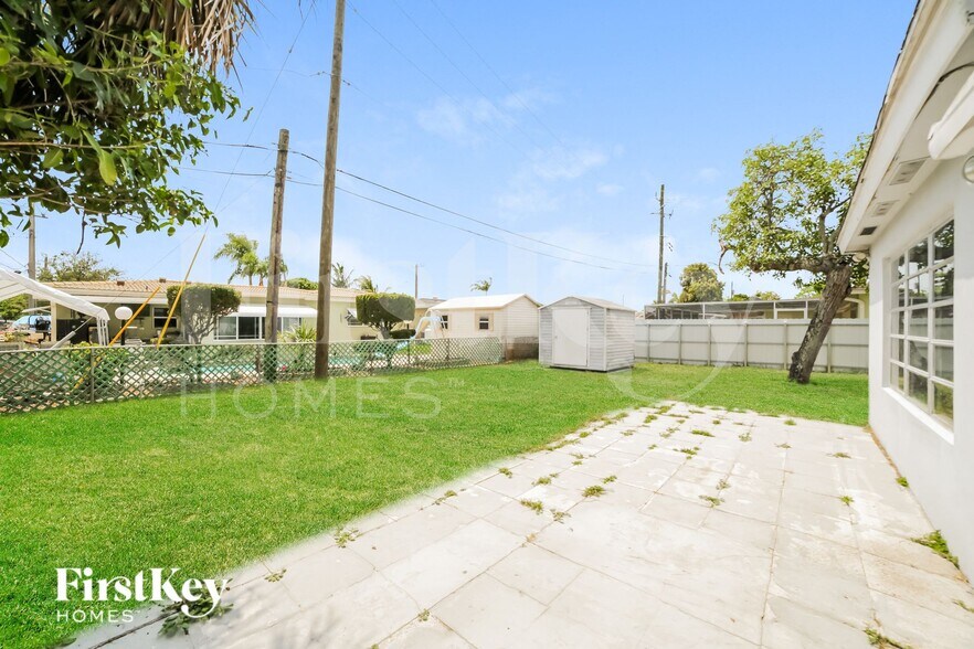 Building Photo - 2807 Utopia Dr