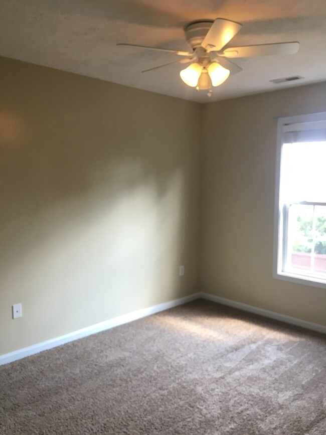 Building Photo - 320 Emmaus Cir