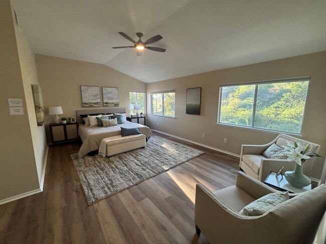 Building Photo - Spacious 4-Bedroom Home in Valencia's Nort...