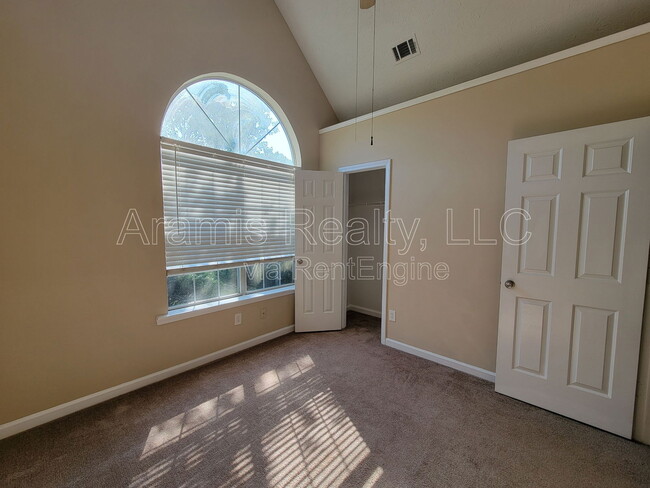 Building Photo - 735 Allen's Landing Dr SE