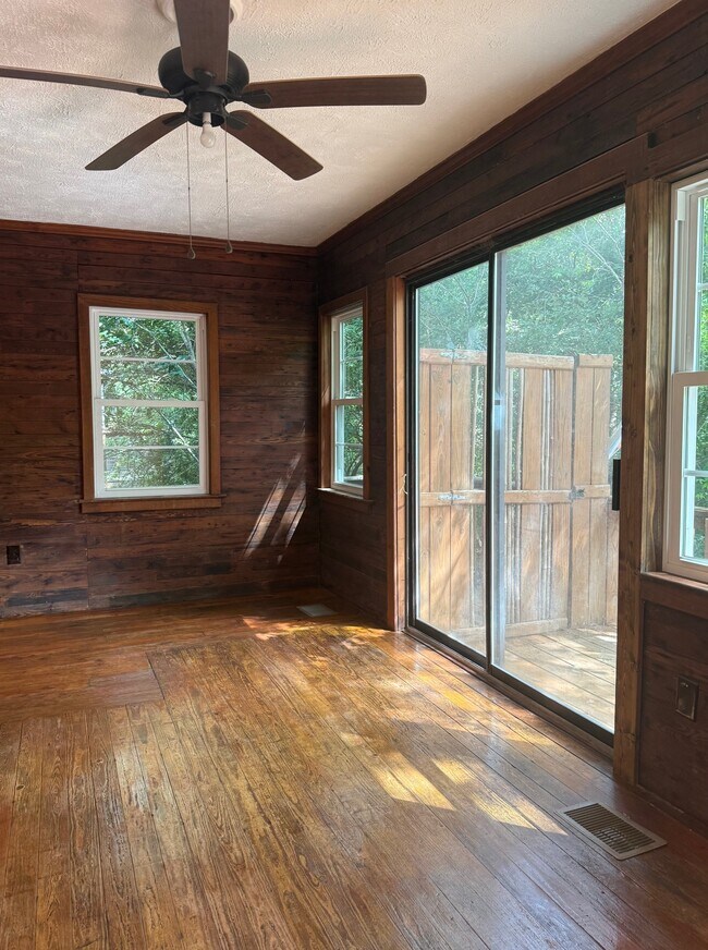 Building Photo - 5201 W Gate Hills Dr
