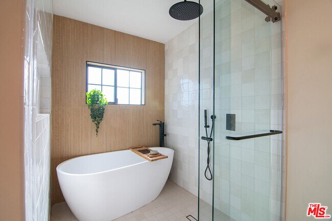 Building Photo - 13220 Erwin St