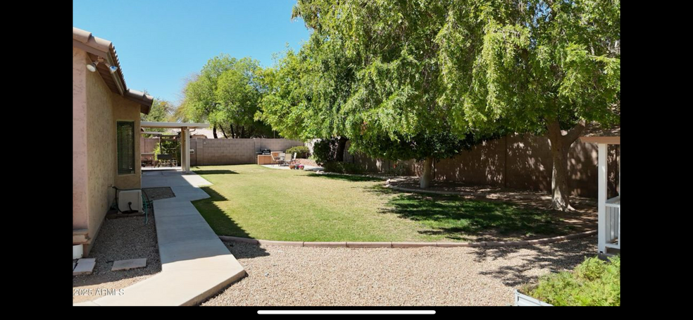 Building Photo - 1062 E Canyon Way
