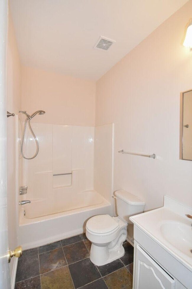 Building Photo - 7 1/2 Kracke Street - Apt D