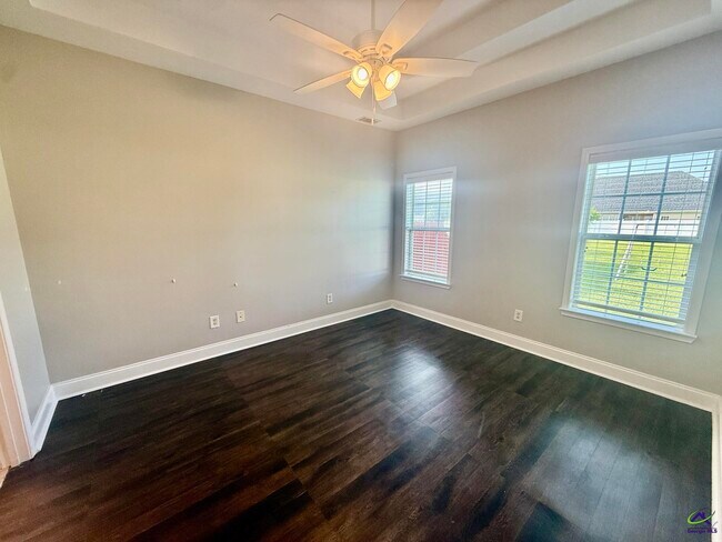 Building Photo - 634 Post Oak Way