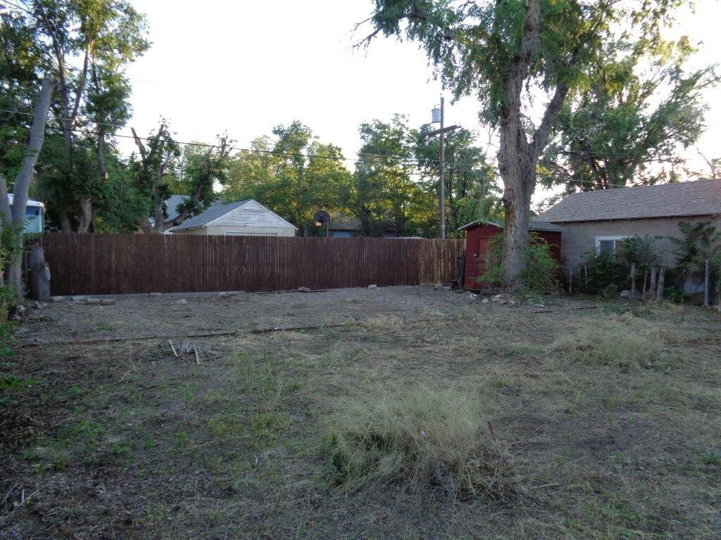 Building Photo - 916 W Adams Ave