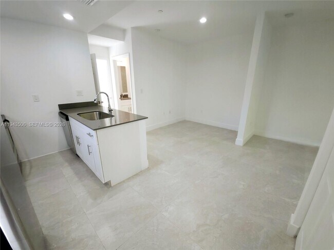 Building Photo - 580 NW 34th St