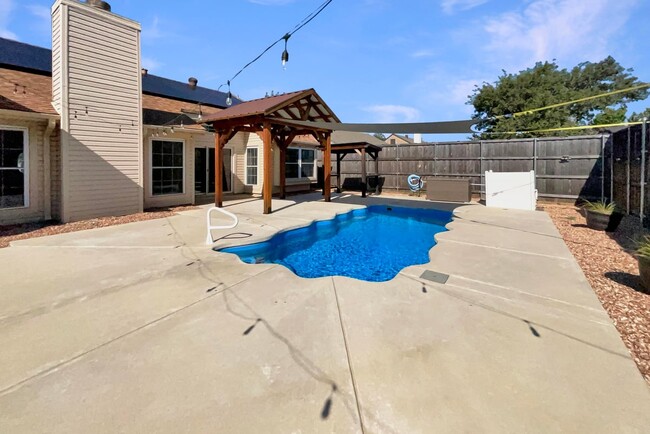 Building Photo - 8017 Spinnaker Cove