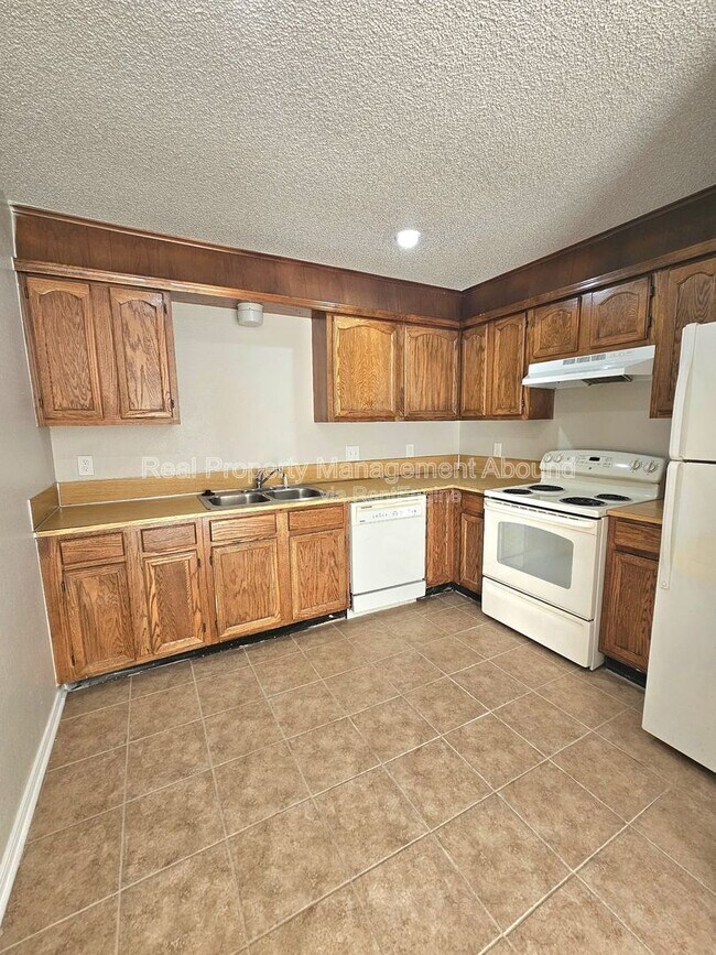 Building Photo - 101 E Broadway St