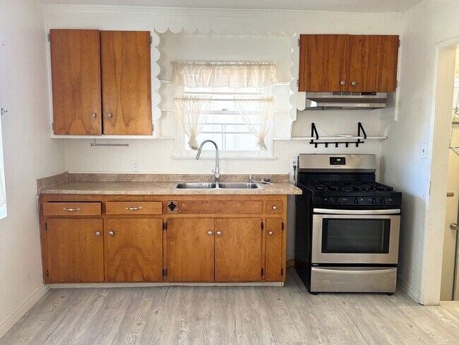 Building Photo - 2 bedrooms 1 bath home in San Diego