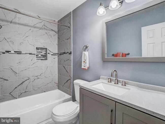 Building Photo - 330 Brock Square