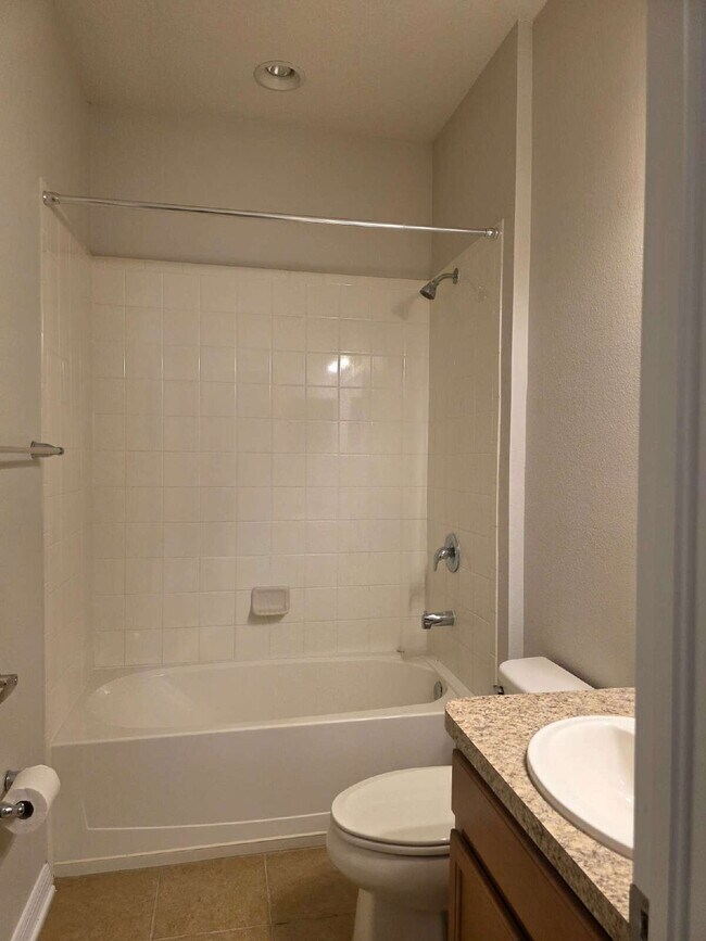 Building Photo - Very nice house in Ashton Oaks for rent