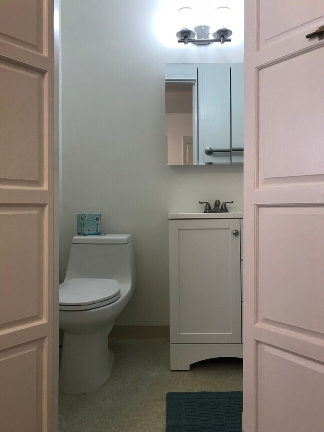 Building Photo - Gorgeous 1+1  in Glendale - Close to Eagle...