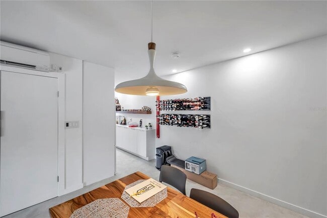 Building Photo - 224 6th Ave N