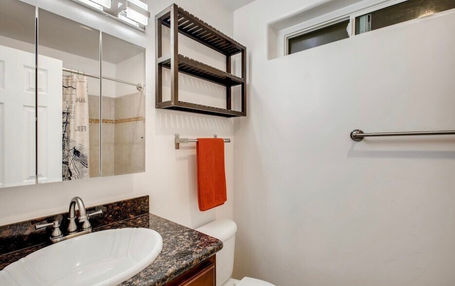 Bathroom - 5055 Collwood Blvd