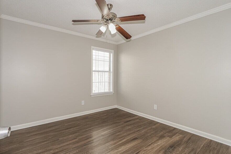 Building Photo - 20 Garden Springs Dr