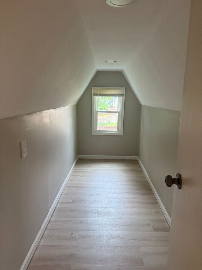 Building Photo - Adorable 4 Bed 1 bath Baldwinsville Cottage