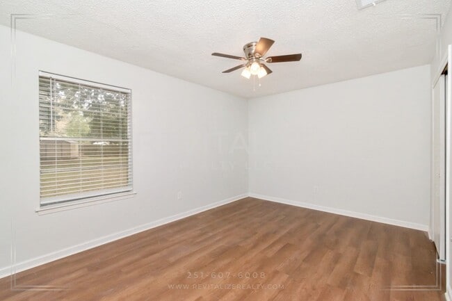 Building Photo - Newly Renovated 3 Bed 2 Bath Home in Theodore!