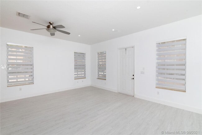 Building Photo - 14711 SW 5th St  1-47 Pembroke Pines Fl 33027