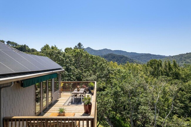 Building Photo - 31 Baywood Ave