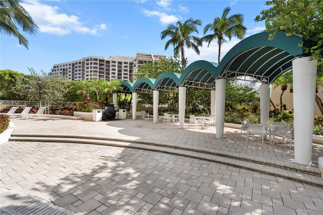 Building Photo - 888 Brickell Key Dr
