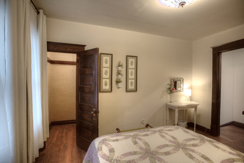 Building Photo - 500 N Lake St