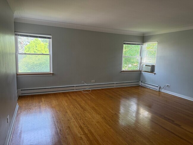 Building Photo - 1534 Clinton Pl
