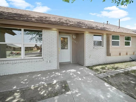 Building Photo - 2503 Lynn Dr