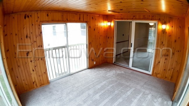 Building Photo - 1108 Crestview Dr SE