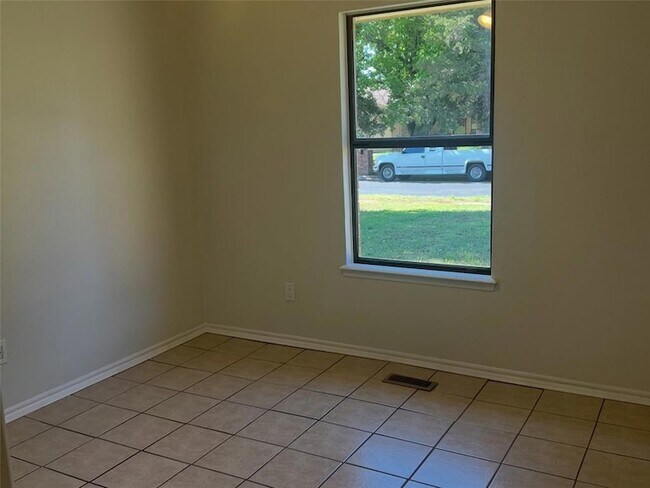 Building Photo - 2123 Teresa Dr