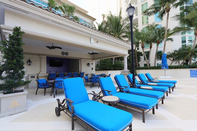 Building Photo - 411 N New River Dr E