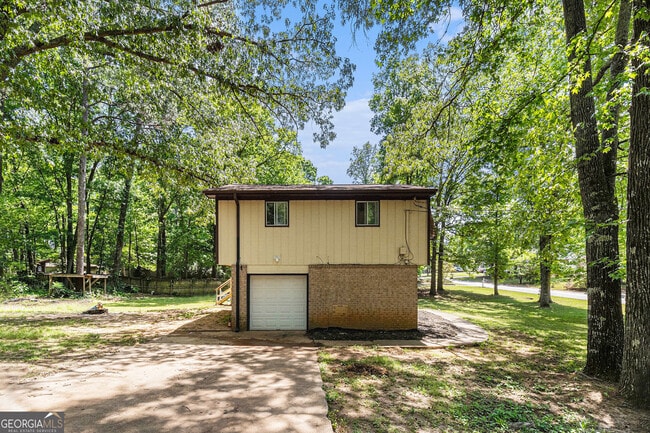 Building Photo - 240 Wellington Dr