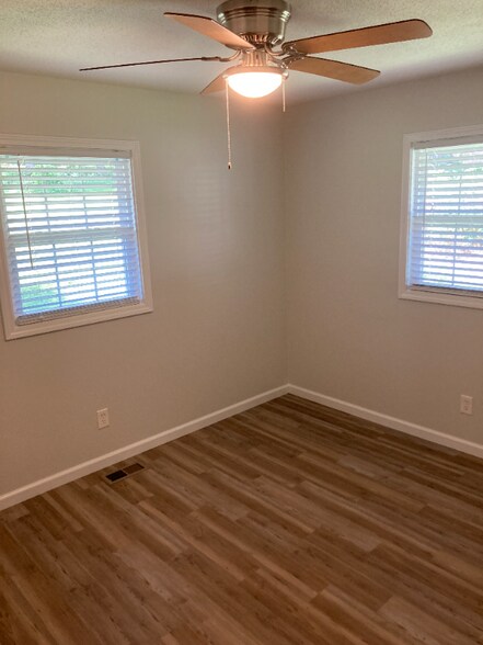 Building Photo - 1407 Knob Creek Rd