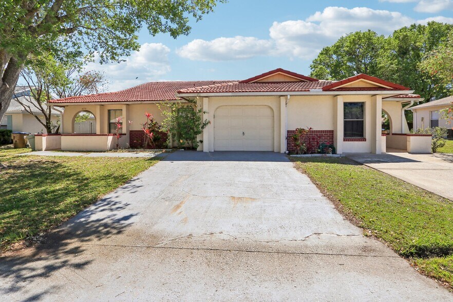 Primary Photo - 371 Cocoa Ct