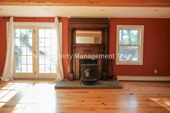 Building Photo - Dream home in Altamont