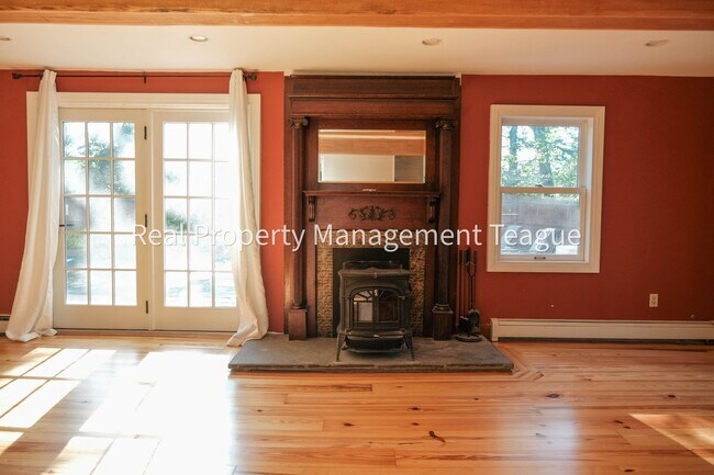 Building Photo - Dream home in Altamont
