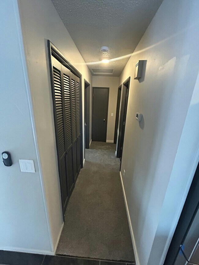 Building Photo - 2011 Salem Ct