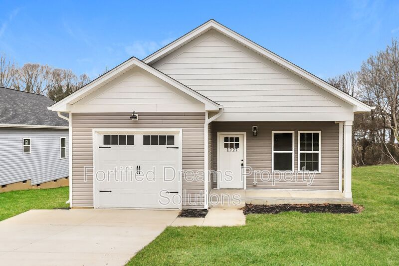 Building Photo - 1227 St Regis Dr