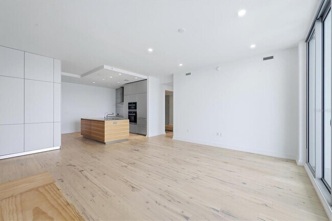 Building Photo - 111 S Pineapple Ave