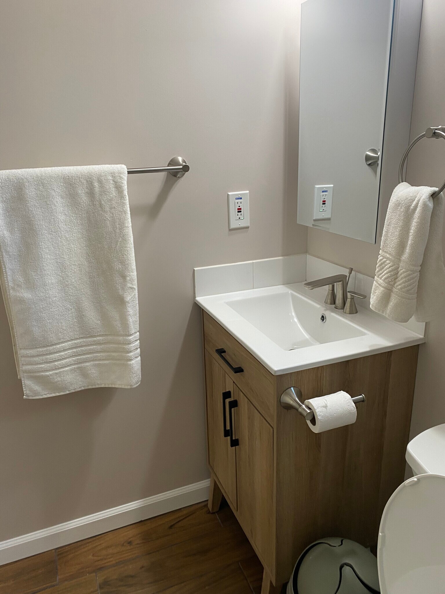 Building Photo - 3675 Kelton Ave