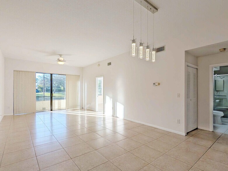 Building Photo - 7535 La Paz Blvd