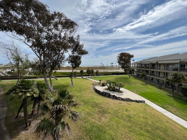 Building Photo - Condo at the Beach - Surfside III HOA