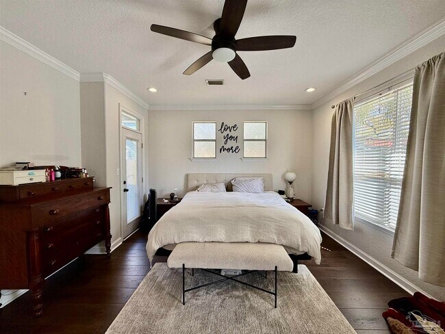 Building Photo - 1313 E Strong St