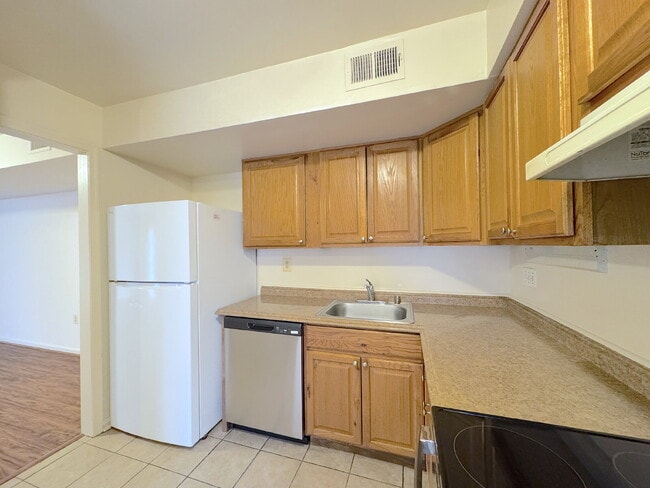 Building Photo - Charming & Modern Annandale Retreat on Conwell Dr