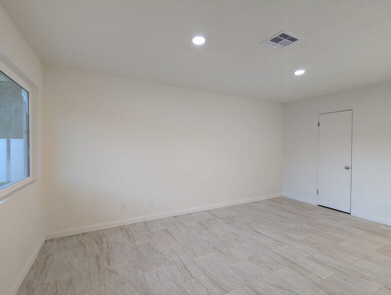 Building Photo - 73443 Catalina Way
