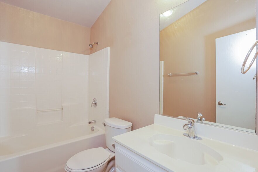 Building Photo - 6440 Regina Dr