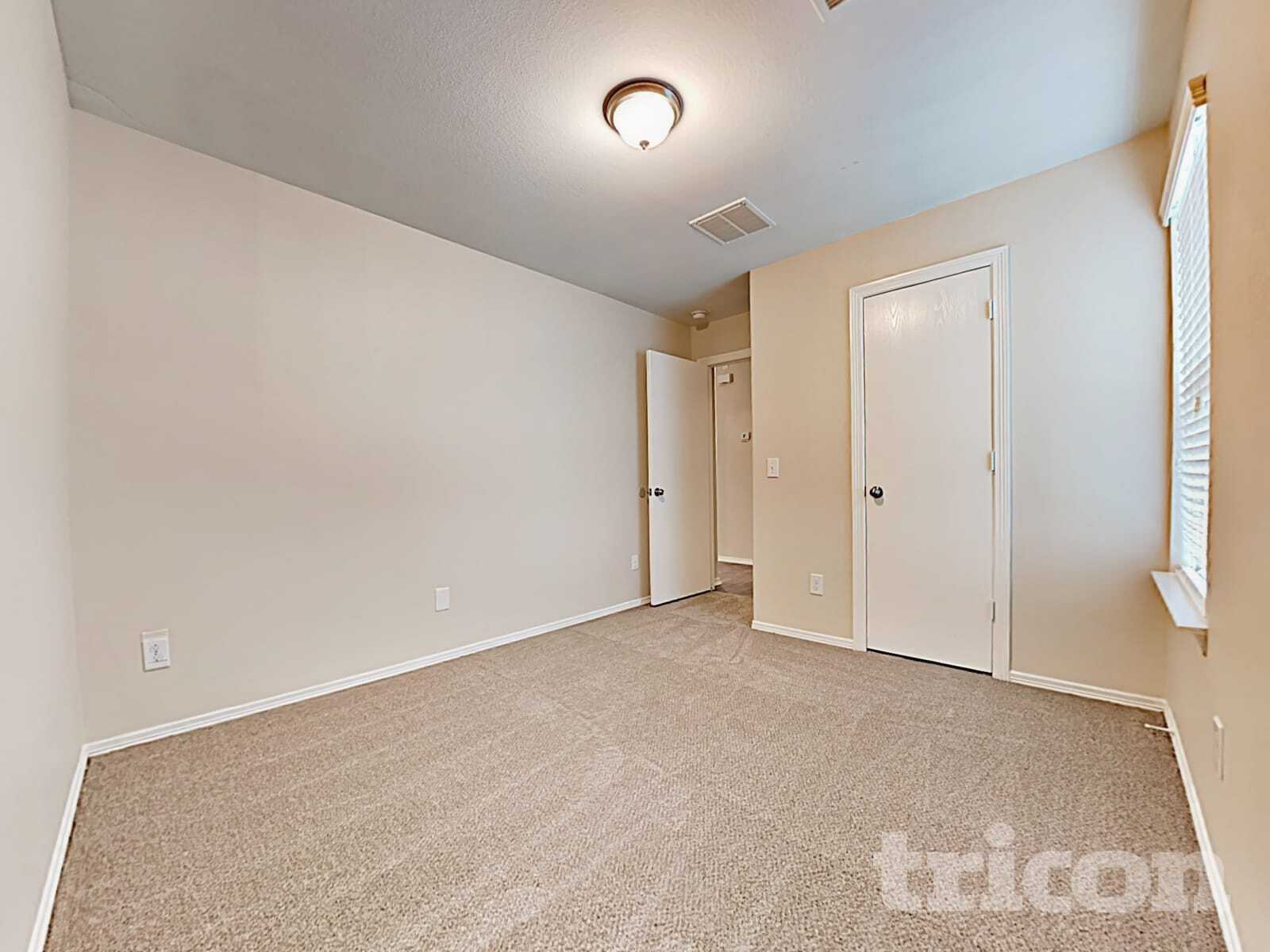 Building Photo - 110 N Golden Oak Dr