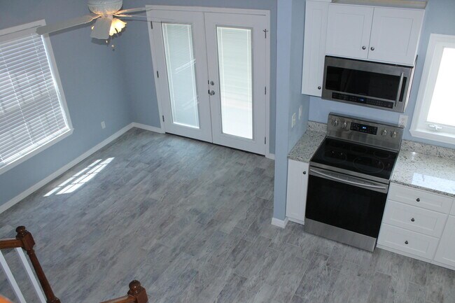 Building Photo - 1077 Woodlore Cir