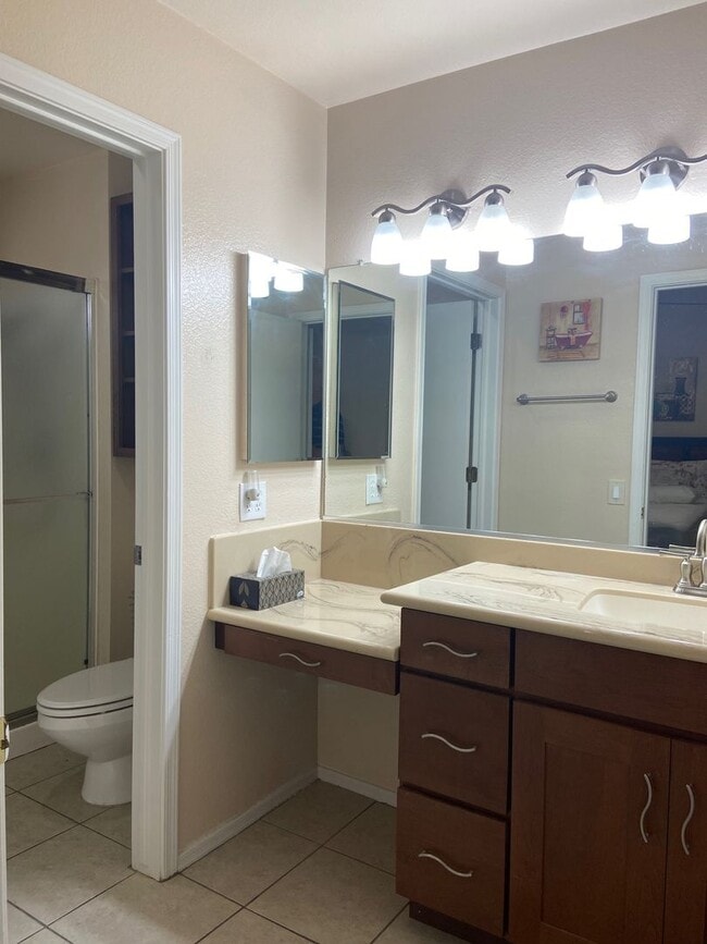 Building Photo - Sun City - Short Term Rental - Fully Furnished